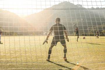 热身赛2-0藏玄机！东道主暗伤浮现，亚洲黑马一短板恐致命（配图示意）